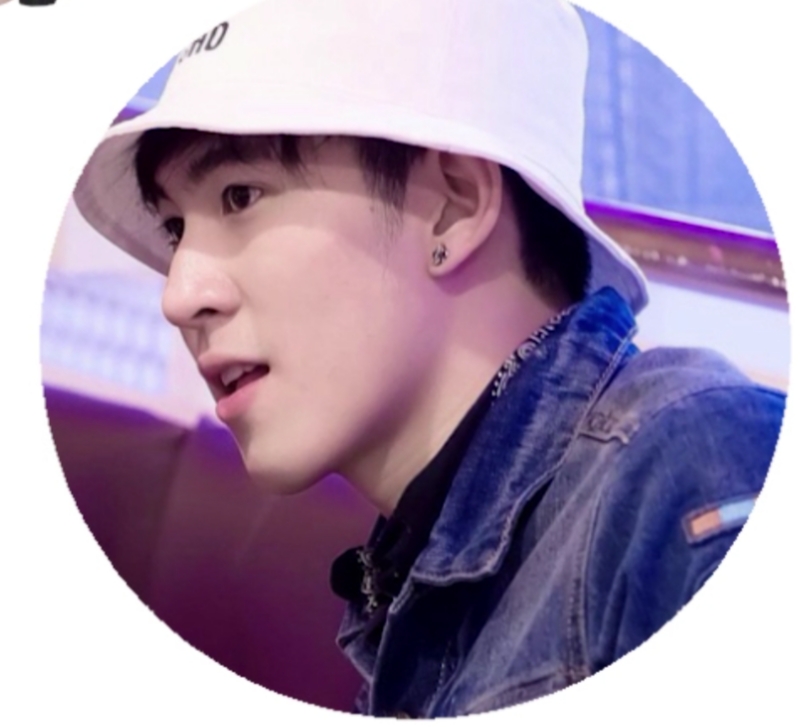 找到滚哥帅气的照片哈哈哈哈哈