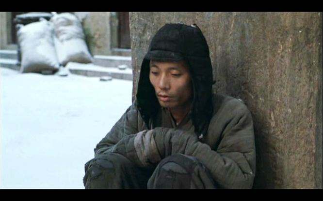 **动荡,社会不公,文章何其多,内容何其惨,更何况福贵一家当时处于农民