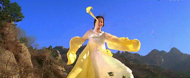 43岁的金喜善,"新男友"比她小10岁,却毫无违和感,咋做到的?