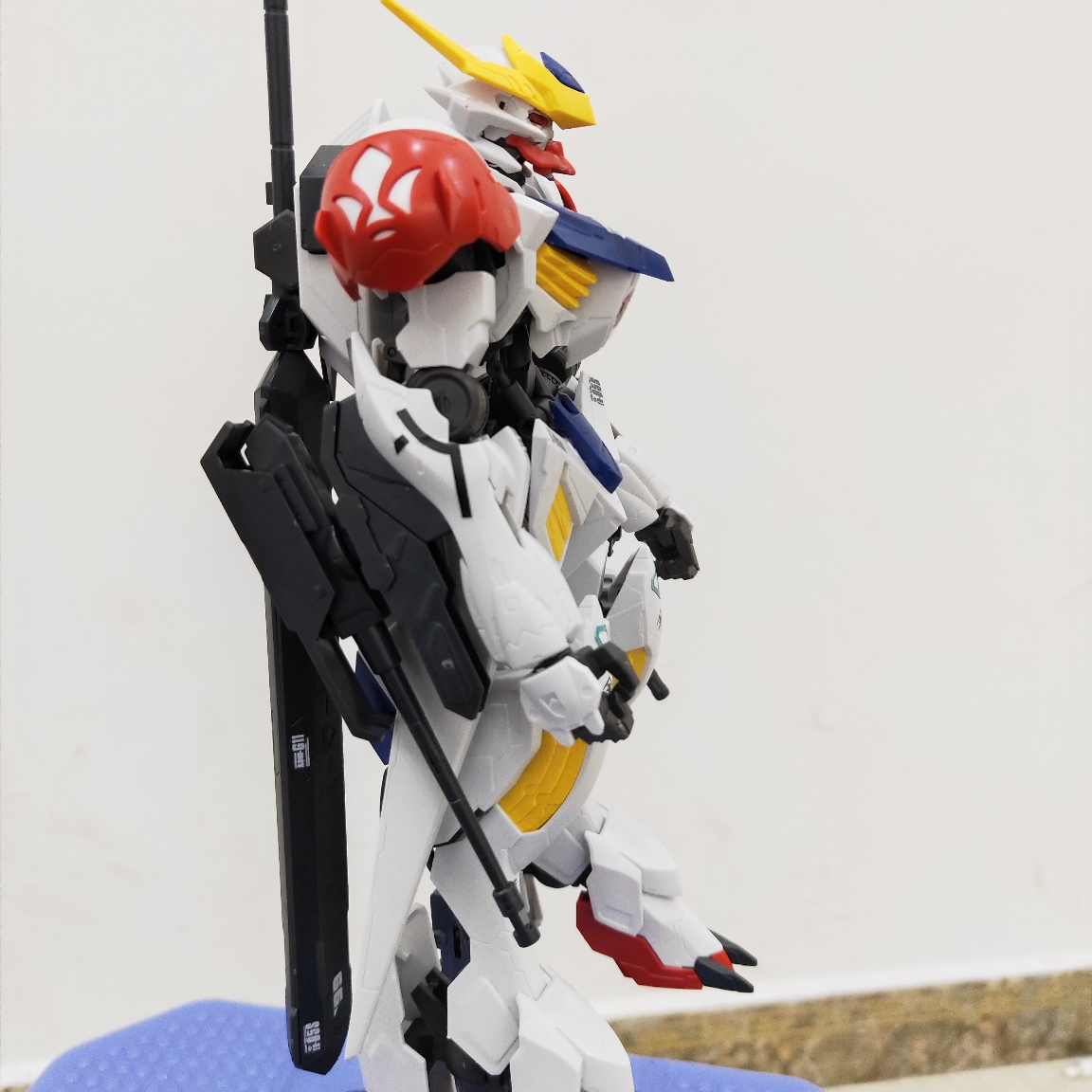 基本站立和摆姿势没有问题比起tv巴巴托斯来说天狼座