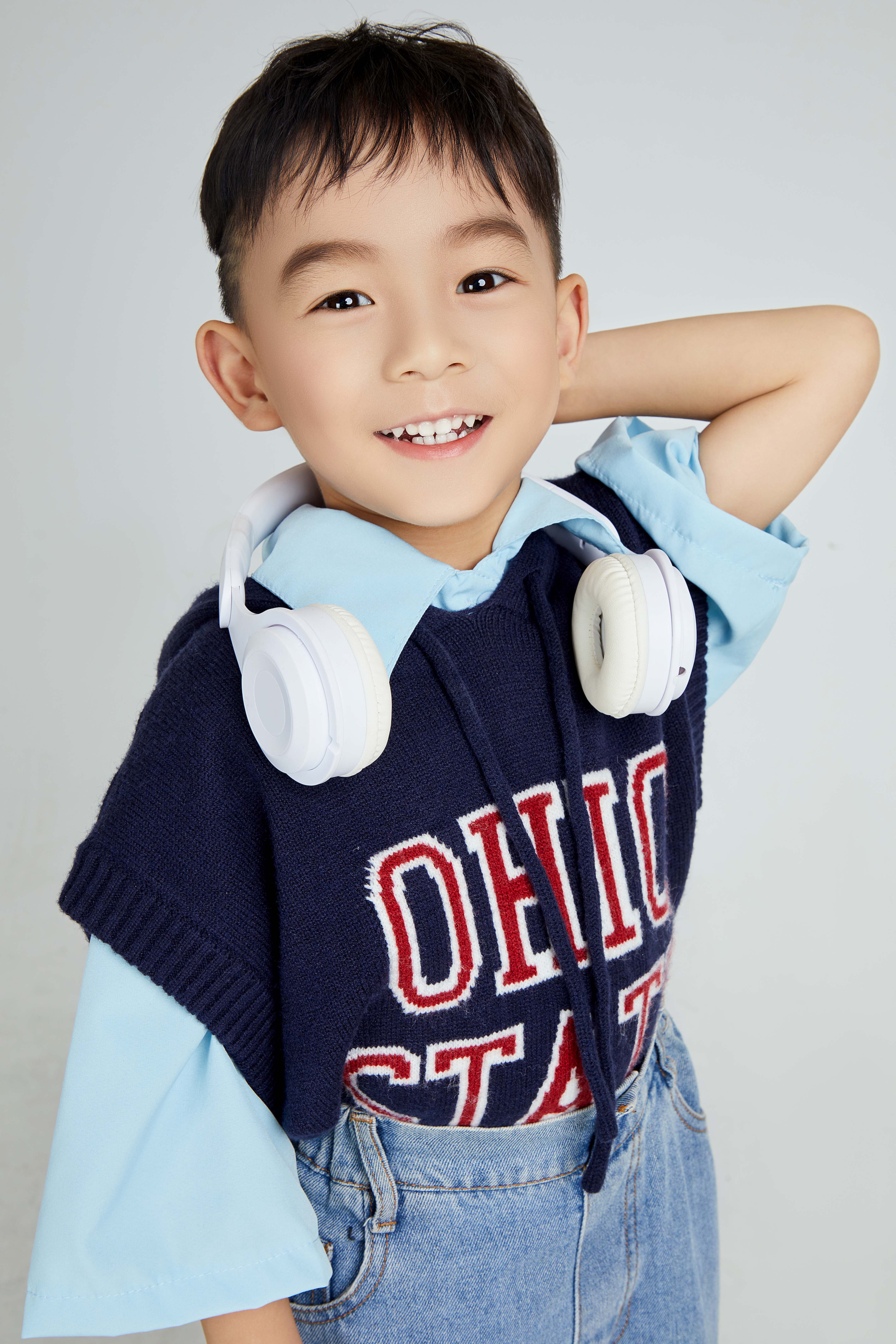 寰影传媒 酷帅男孩【何璟骏】荣获公演线上直播人气季军! 哔哩哔哩