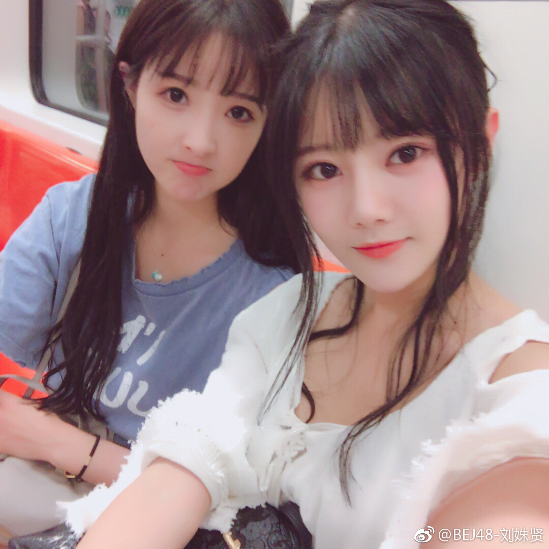 刘姝贤,小牛奶(左)胡晓慧,小包(右)