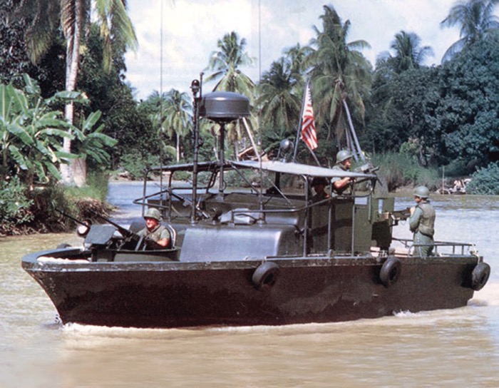 美国pbr内河巡逻艇图片