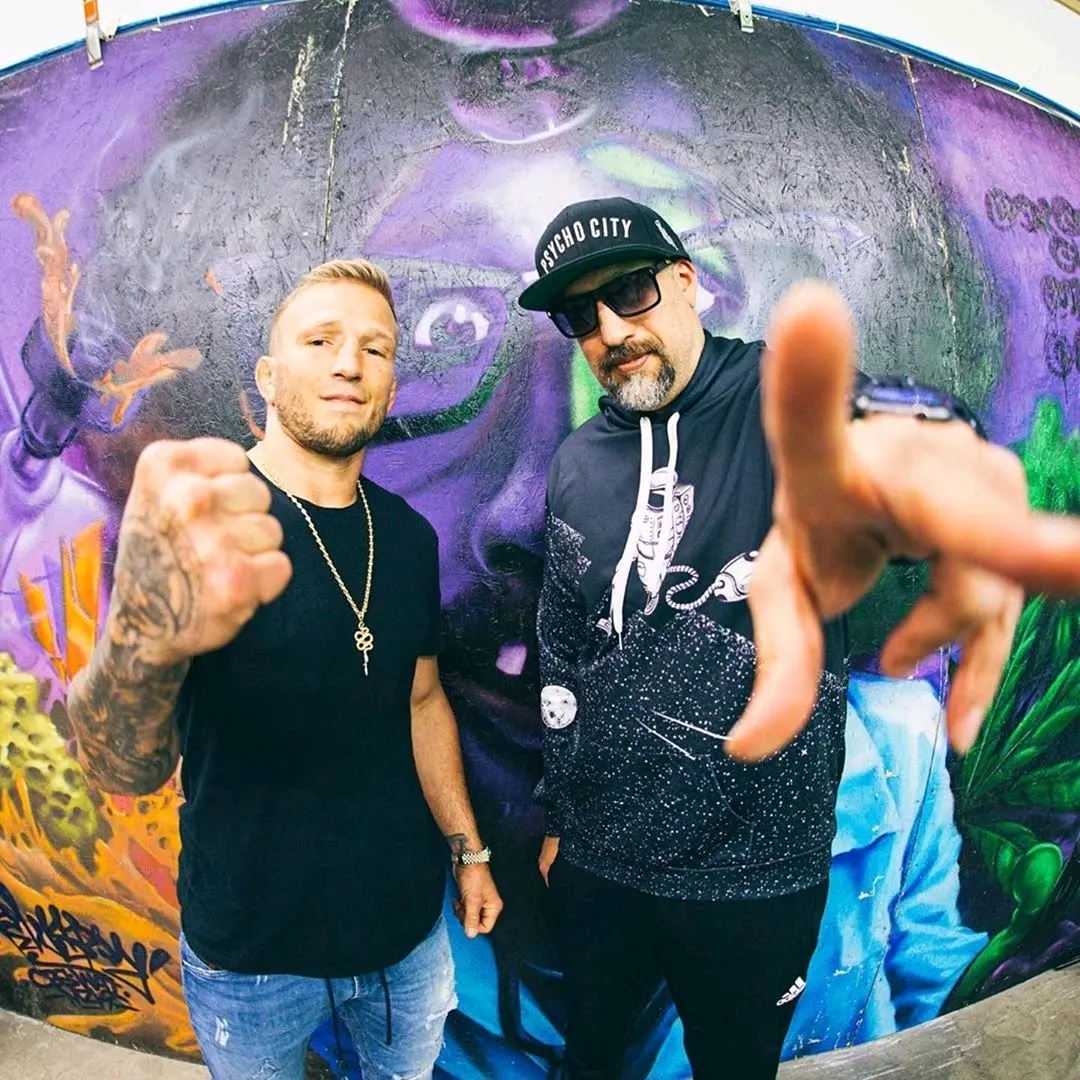 ufc"毒蛇"tj·迪拉肖宣布退役 - 哔哩哔哩