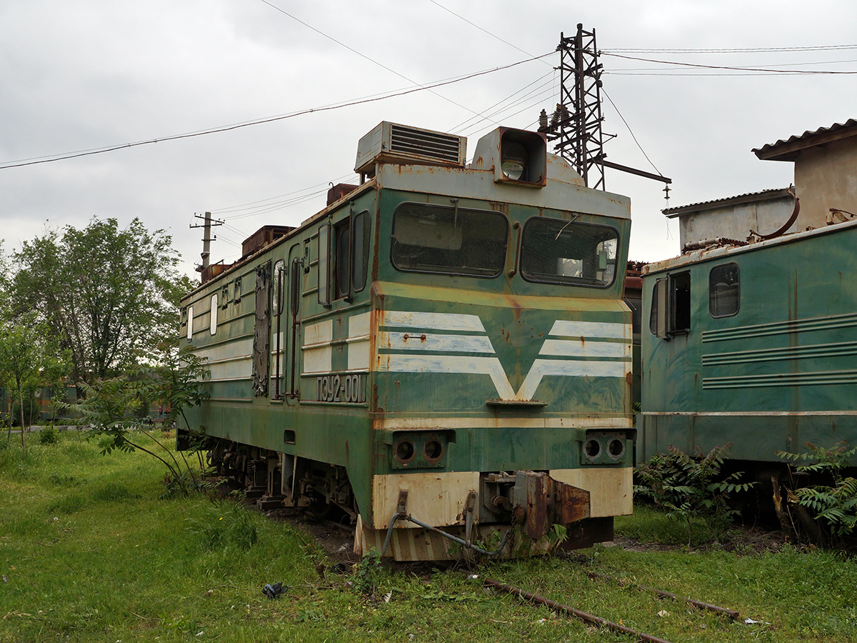封存于无产者斯克—苏柳克塔窄轨铁路的peu2-001号机车b节部分