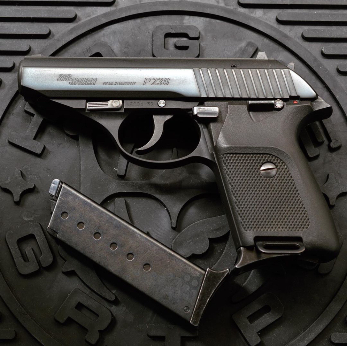 警察直呼内行sigp230手枪合集