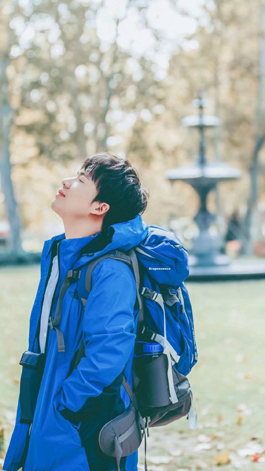 你轻轻推开门,弟弟正在做功课,郭麒麟紧跟在你身后. "洋洋.