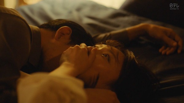 新垣结衣《野兽》被男星狂吻!粉丝崩溃:放开我老婆