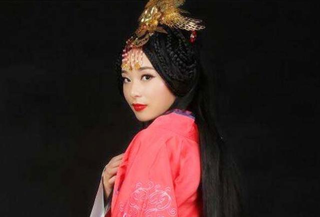 如此情景,就将开国太傅邓禹的孙子郎中邓香的女儿梁猛女推荐给了他