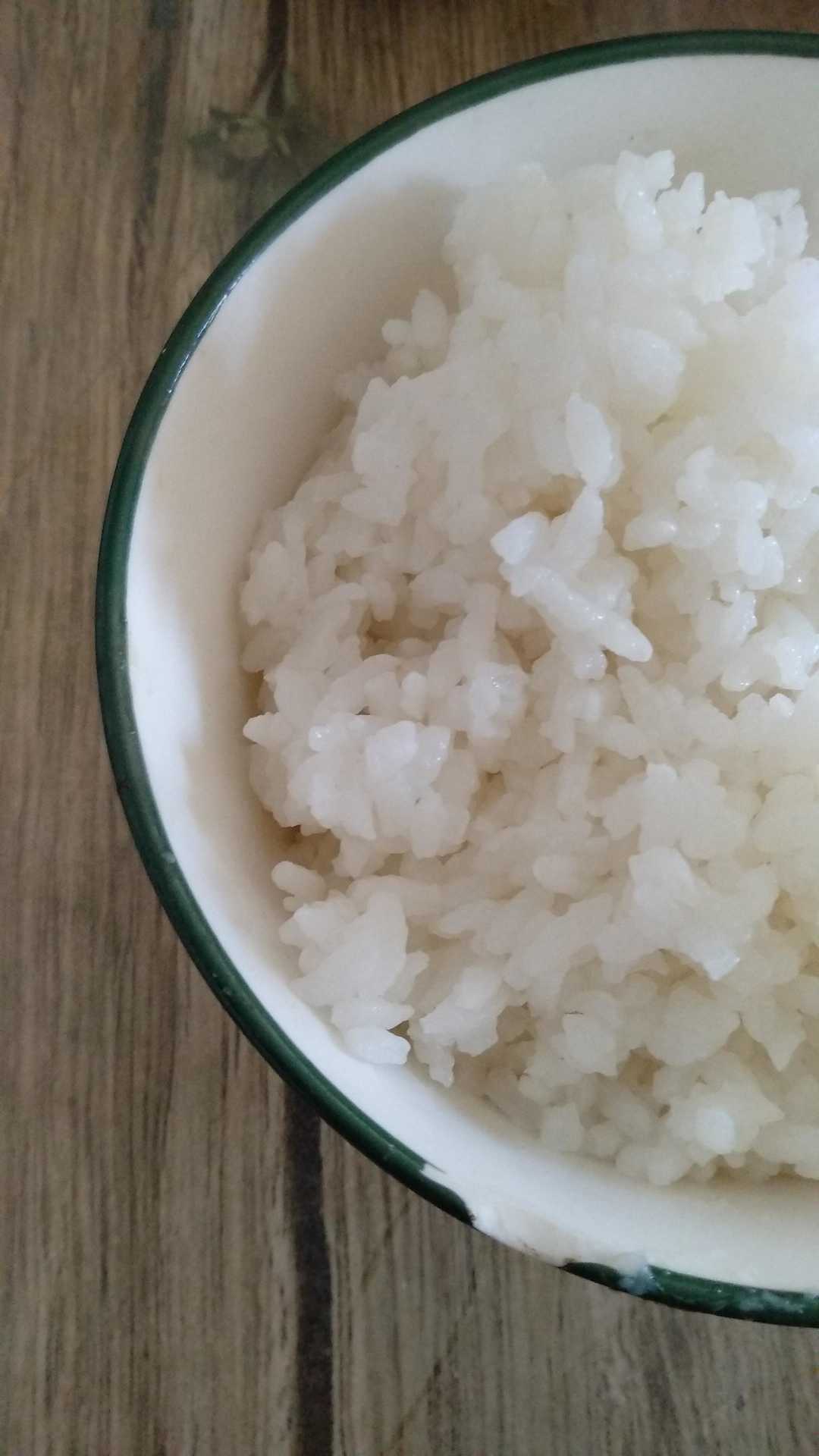 煮米饭放多少水合适（分享煮米饭的正确水米比例）-折优惠