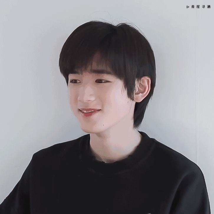 gif(你早晚会有一天溺死在在轩轩的笑里)宋亚轩很顺利的通过了高考,那