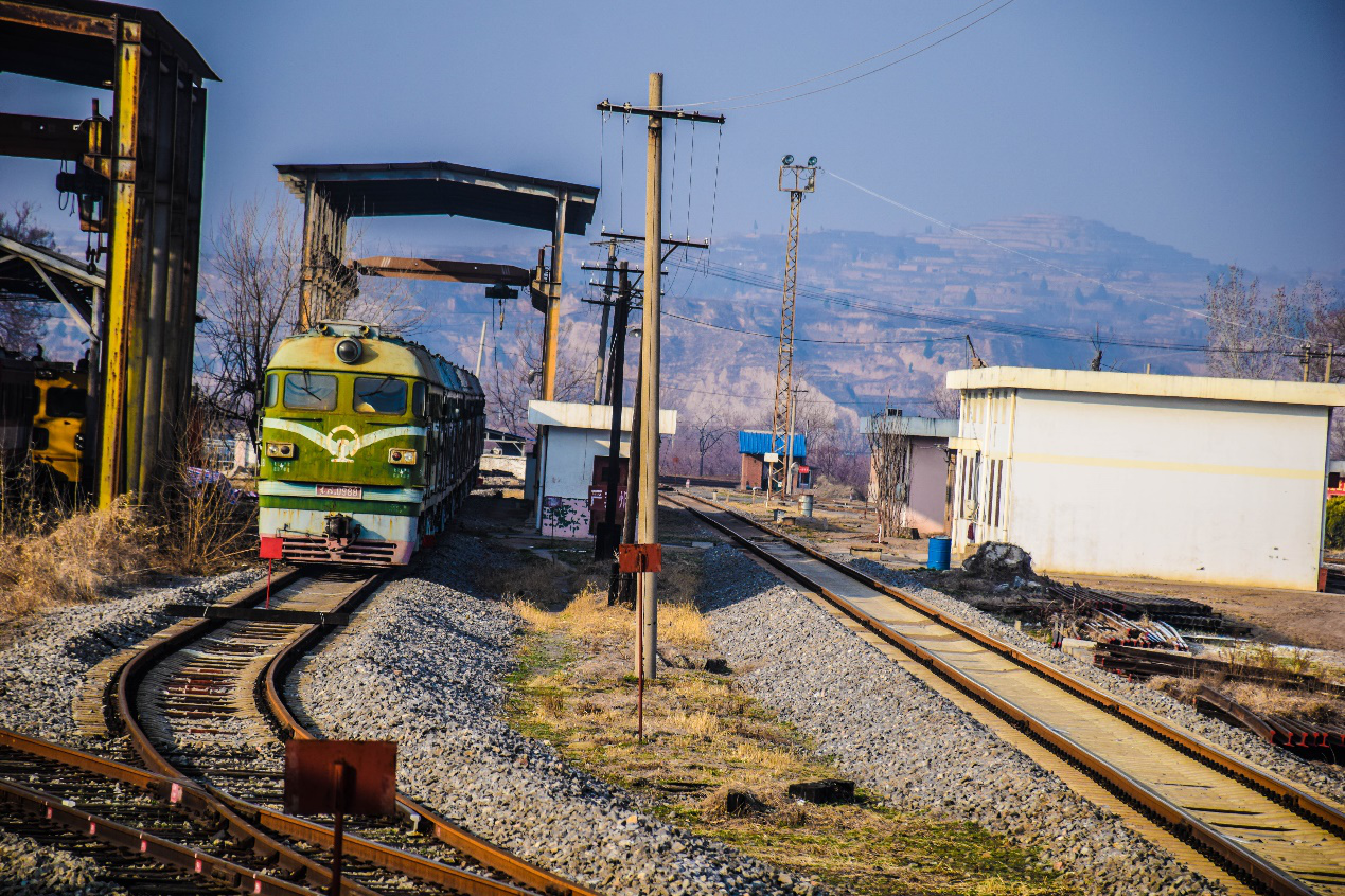 黄土高原上的慢火车西延铁路运转记