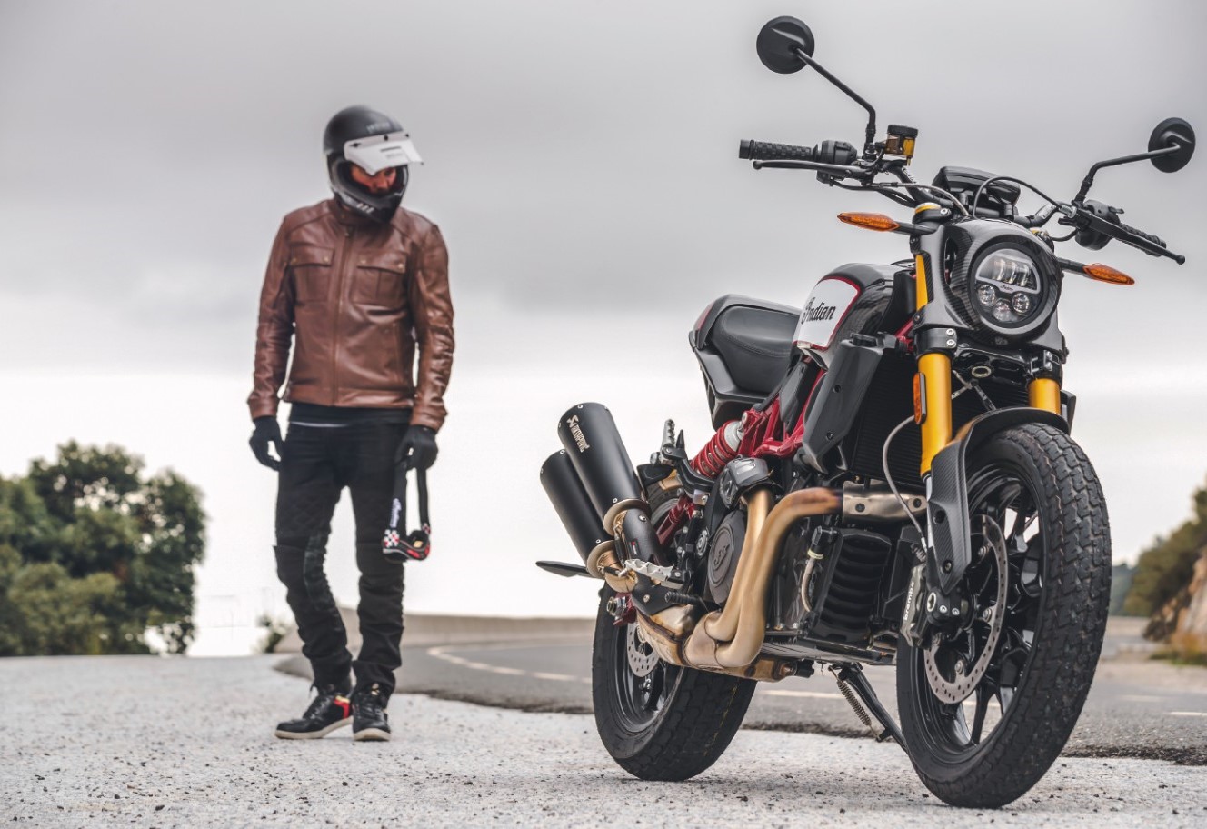 印第安ftr1200 carbon(碳纤维)版 国内正式上市售价21.8万