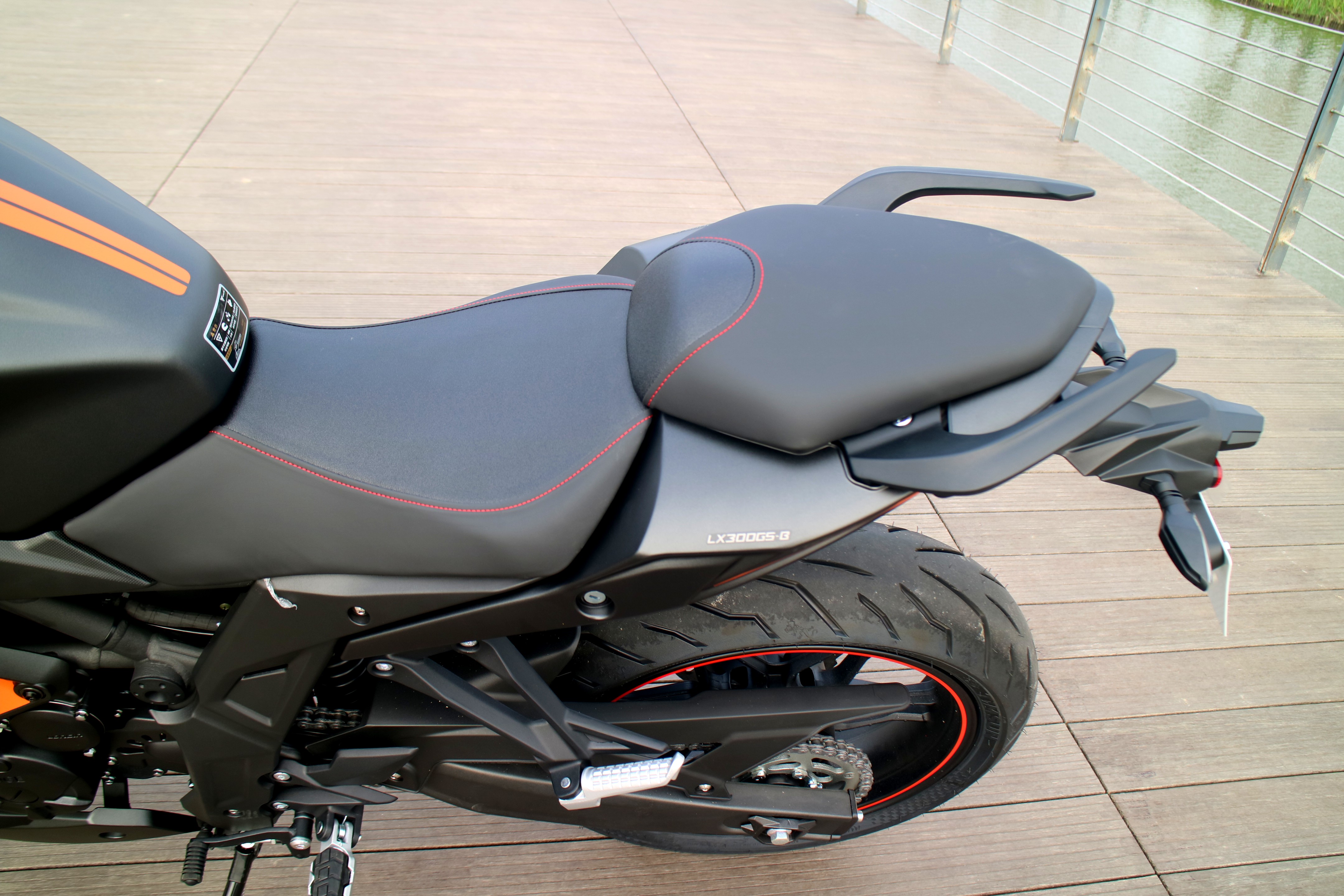 振翅雪号蓄势出击2021款无极300rr静态品鉴