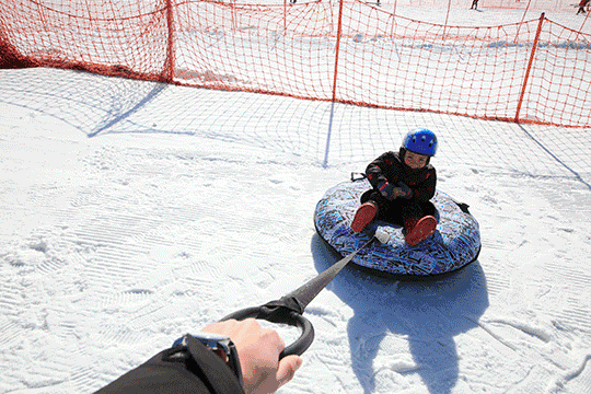新密首家滑雪场距郑车程不到1小时黄帝宫滑雪场