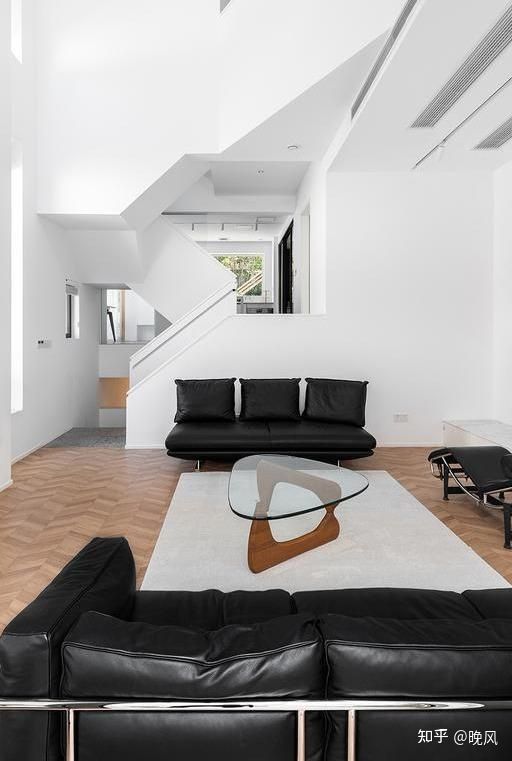 室外半封闭空间将住宅与自然环境融为一体,大自然所带来的舒适感是最