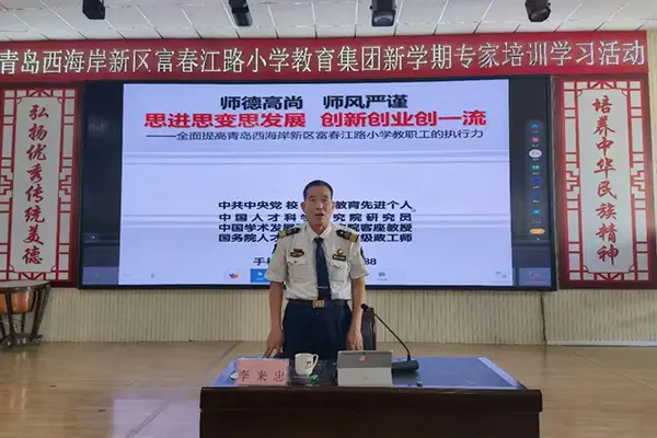 1978年11月在青岛警备区55078队服役,从军22年,中校军衔,先后毕业于