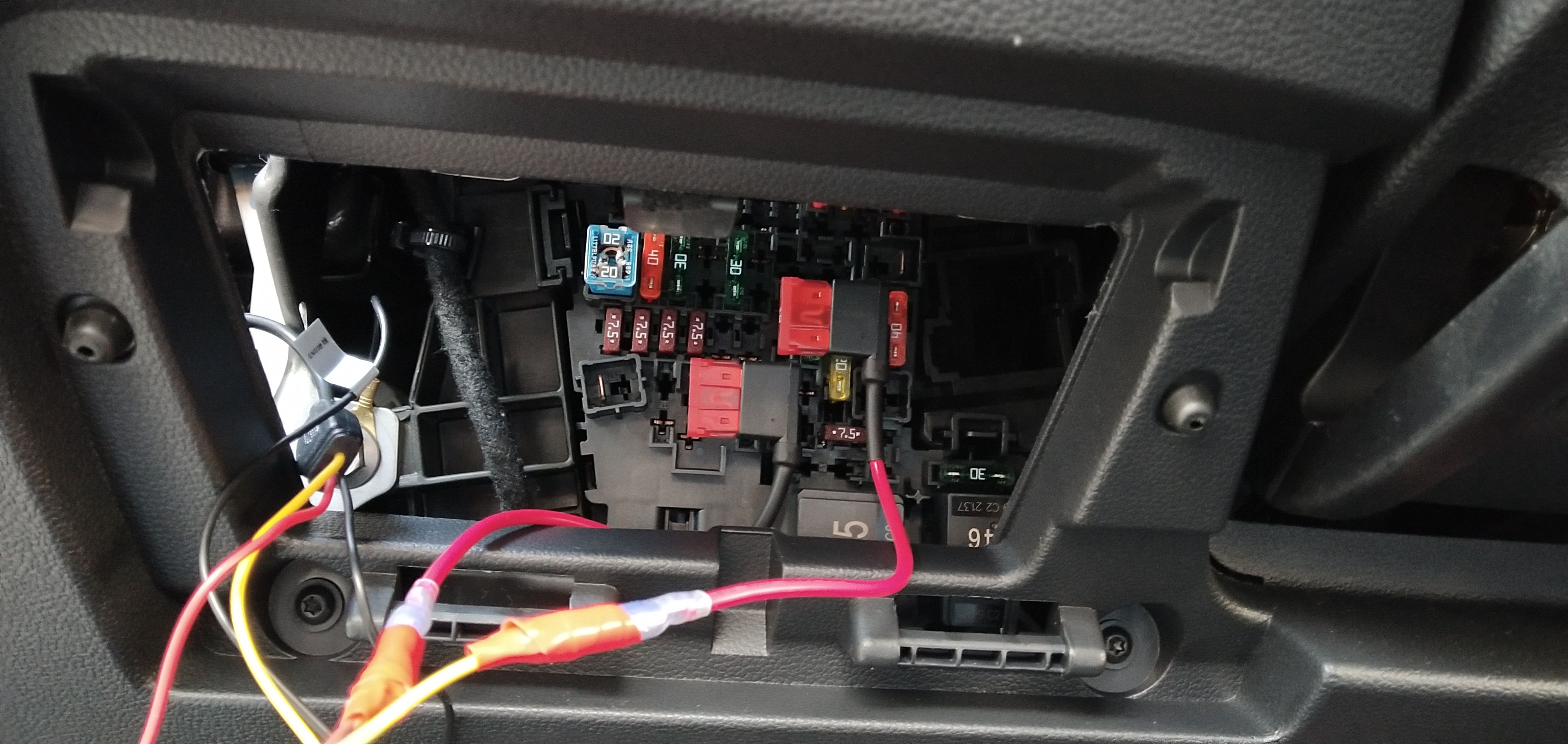 保险盒取电 保险盒空位取方法