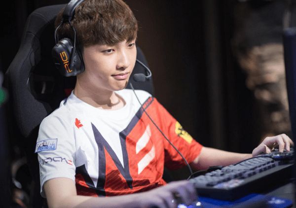 LPL编号0009爱*退役。LPL选手编号前10的都