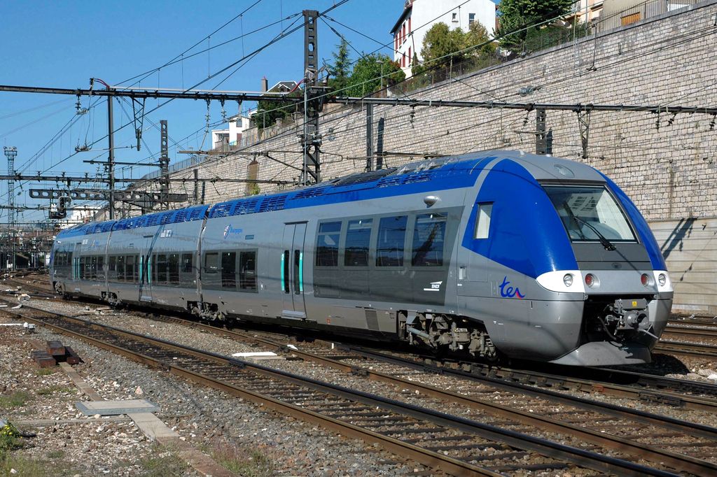 圆圆蓝蓝,伸缩自如—庞巴迪agc系列动车组列车