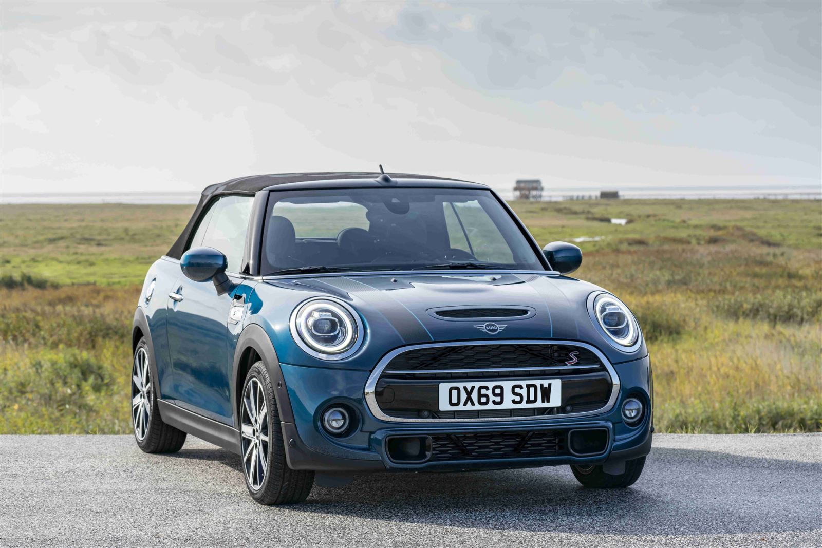 新mini cabrio sidewalk限量版即将亮相创新敞篷驾趣,活力四射