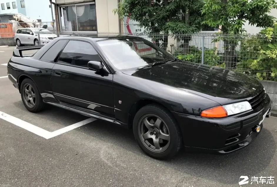 停车场偶遇七台 战神 R34 Gt R 这是要召唤神龙的节奏吗 哔哩哔哩