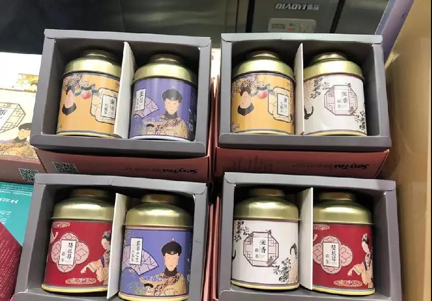 03 #周边设计# 茶颜悦色还拥有自主设计的文创产品 主要走的是复古