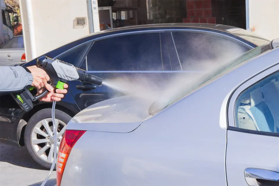 一桶水轻松洗车 绿田沙漠之鹰锂电池高压洗车机体验 哔哩哔哩