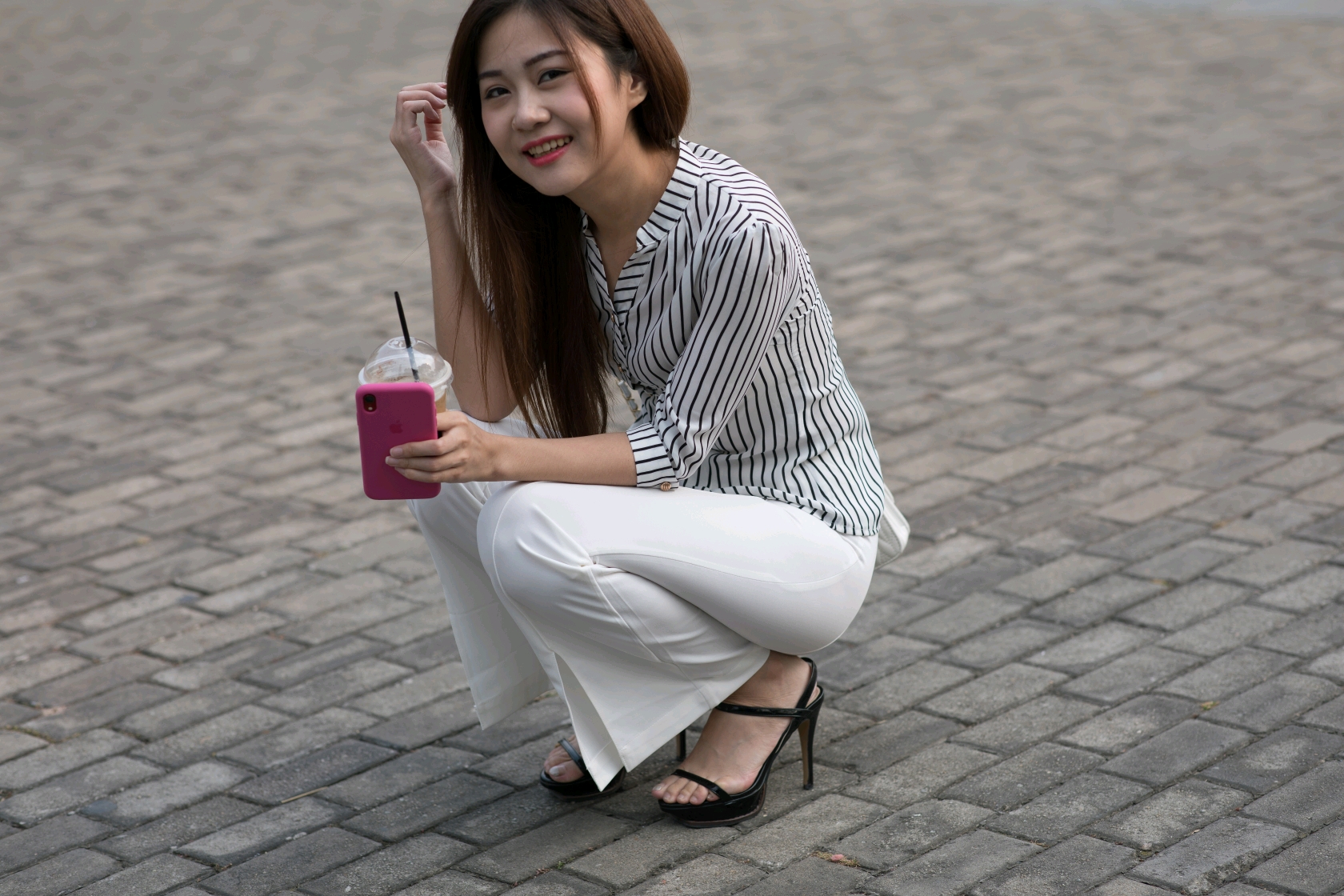 美女 白裤 太哇塞