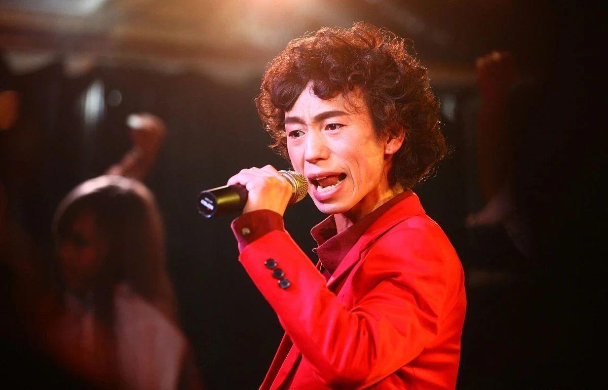 歌手庞麦郎患精神疾病二次住院每周都会摔东西也不和家人交流