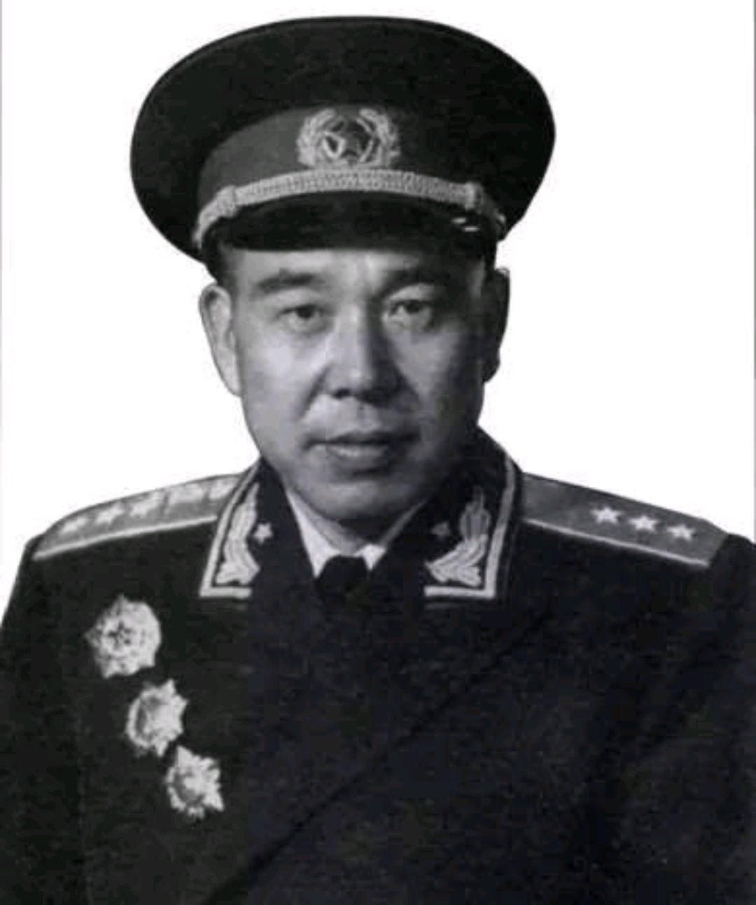 尽管黄永胜在沙场上屡立战功，在红军中威望很高，但是当时红军的许多将领们都不愿意与黄永胜共事。