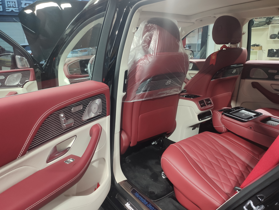 奔驰gls450时尚改迈巴赫包围,双拼色内饰