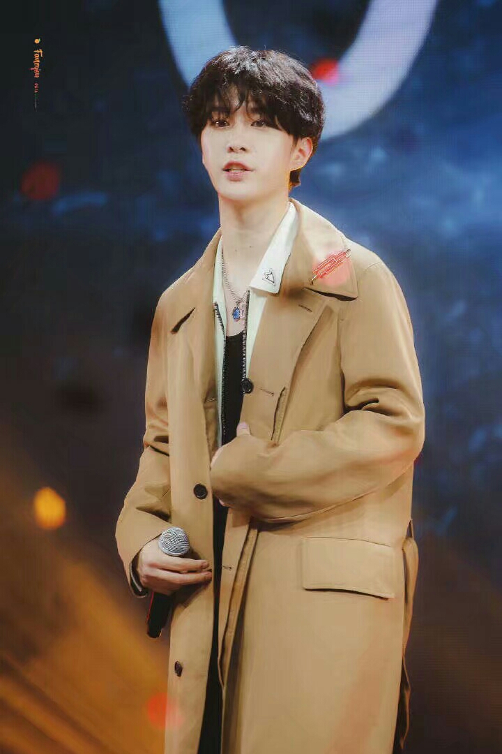 乐华七子/【男神×你】 泳有一个戏精女朋友的快落? / bg向