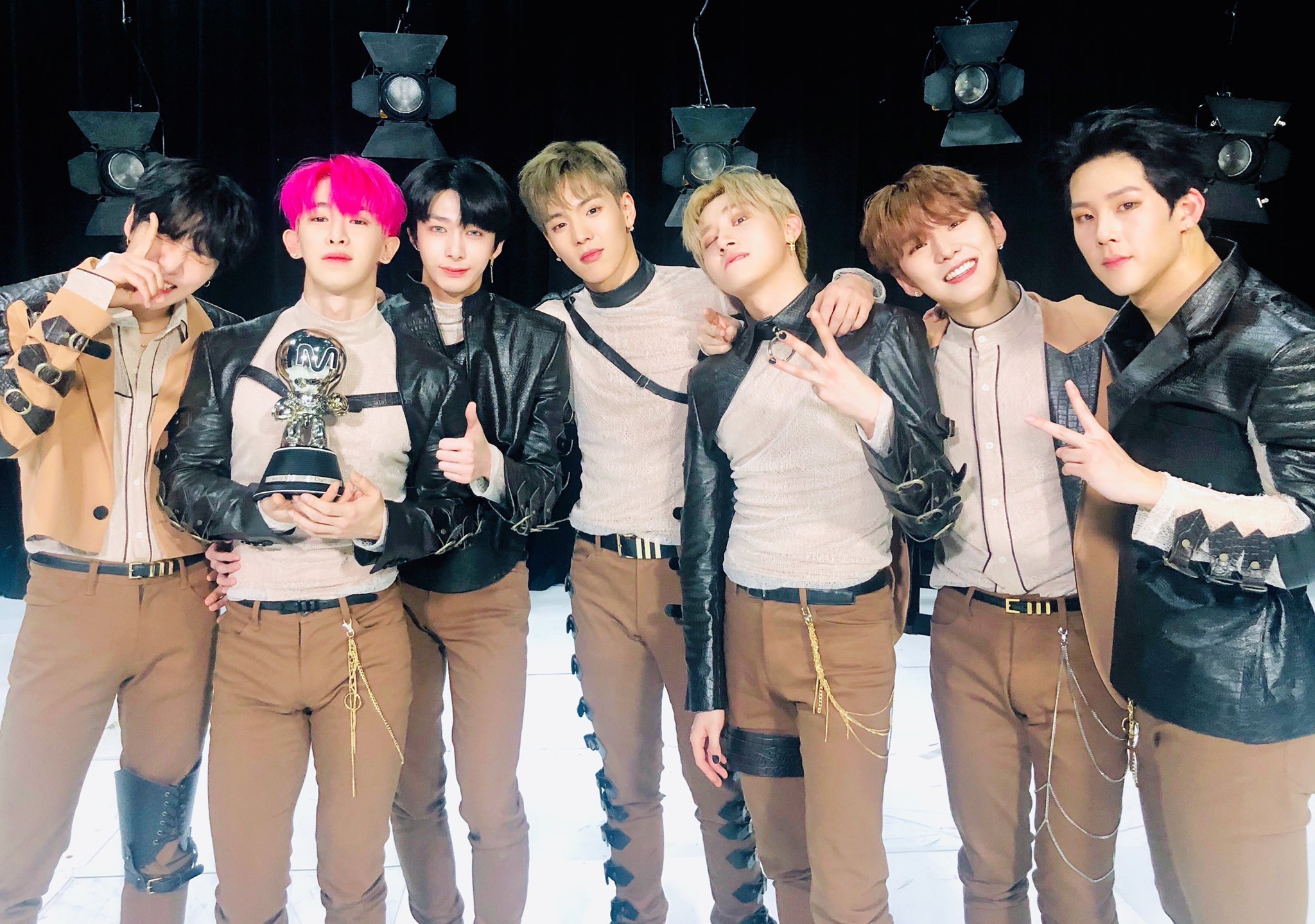 monstaxalligator打歌服合集你的皮裤男团上线了