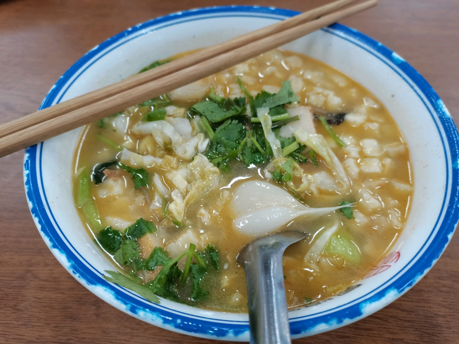 芝麻糊蛇果 午饭 鱼豆腐煮馍一颗橘子 晚饭 石榴豆浆热狗