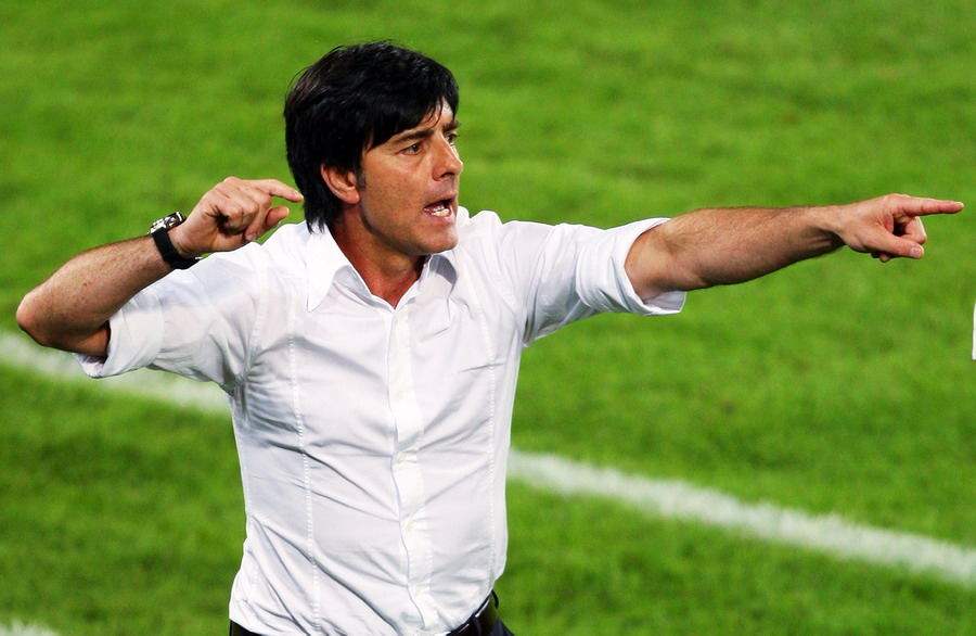 勒夫的优雅让德国队严重缺钙?德国队被打回2004年,必须集体下课!