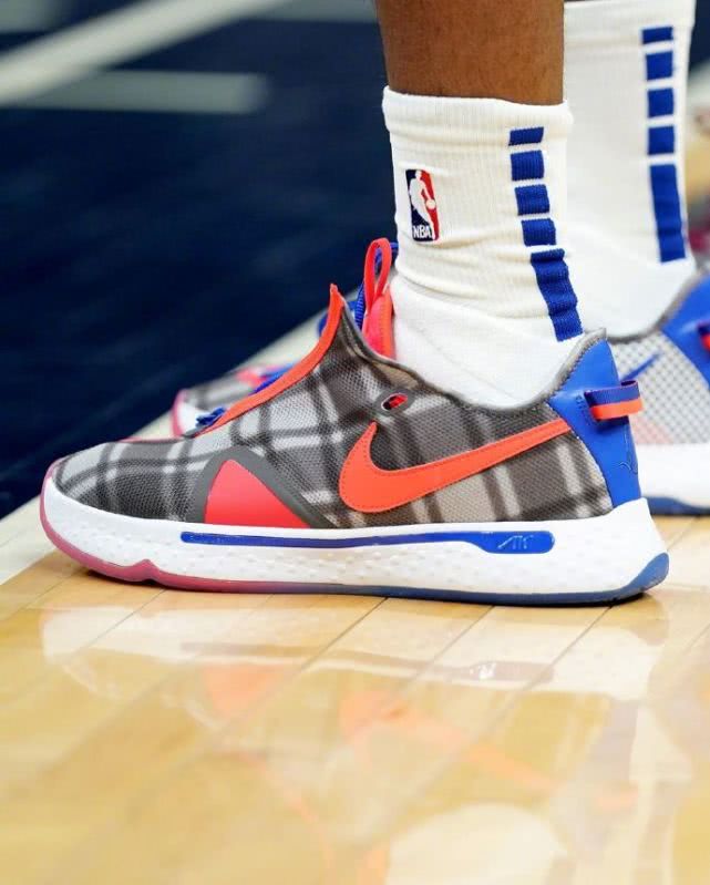 9日nba球星上脚球鞋:基德穿aj13登场训练 詹姆斯战靴新配色亮相