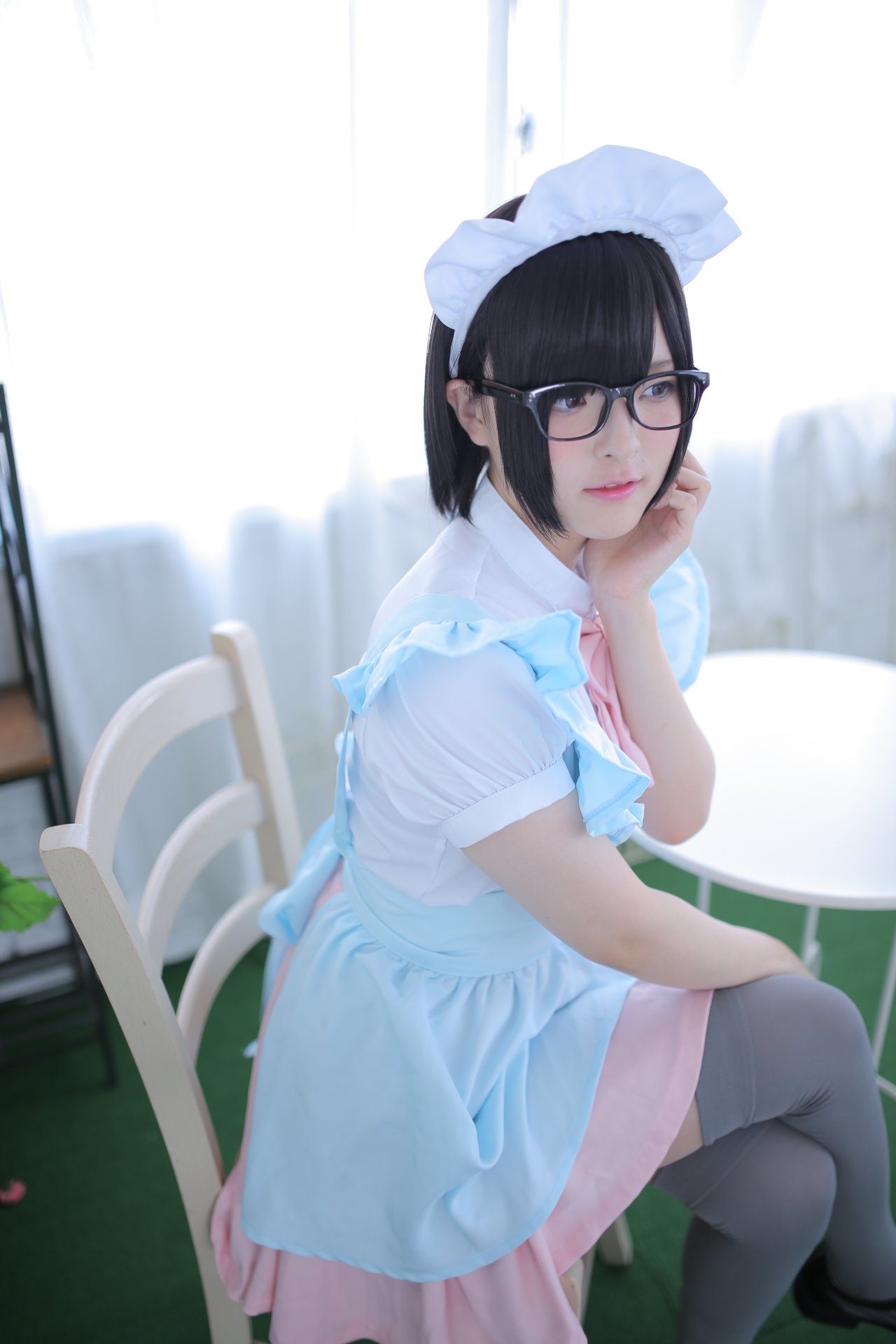 cosplay小姐姐眼镜女仆