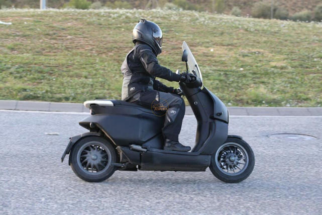 胡斯瓦纳husqvarna电动踏板摩托车外观充满着未来科技感