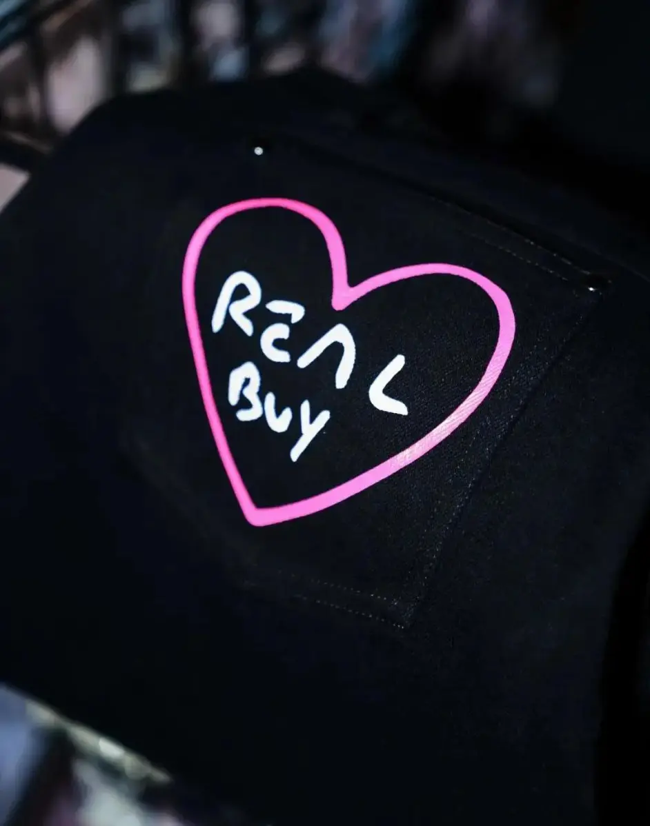 装有zhen 芯片的空山基雕塑才算是正品 Innersect首次惊现黑科技 哔哩哔哩