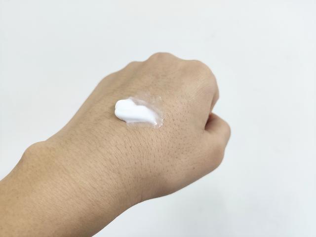 冬天皮肤干燥用身体乳更疼(冬天皮肤干燥用身体乳更疼怎么办)