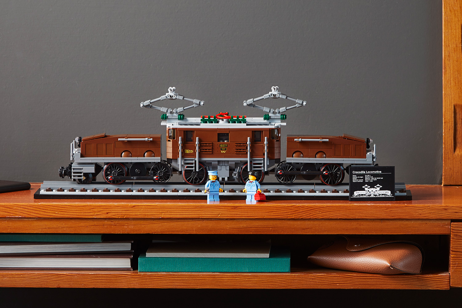 乐高正式发布全新creator expert套装10277鳄鱼火车头