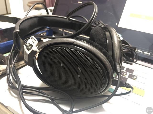 曾经当年风靡一时的飞利浦x2直退的声音,我觉得远不如hd600的好.