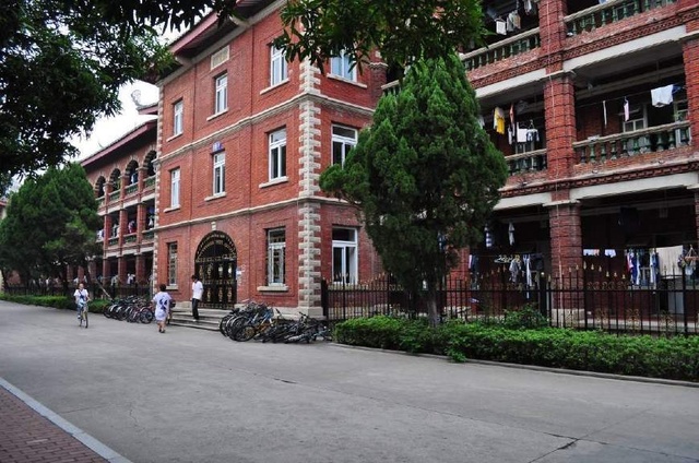 灵异杂谈-4校园怪谈-晚上的学校很恐怖