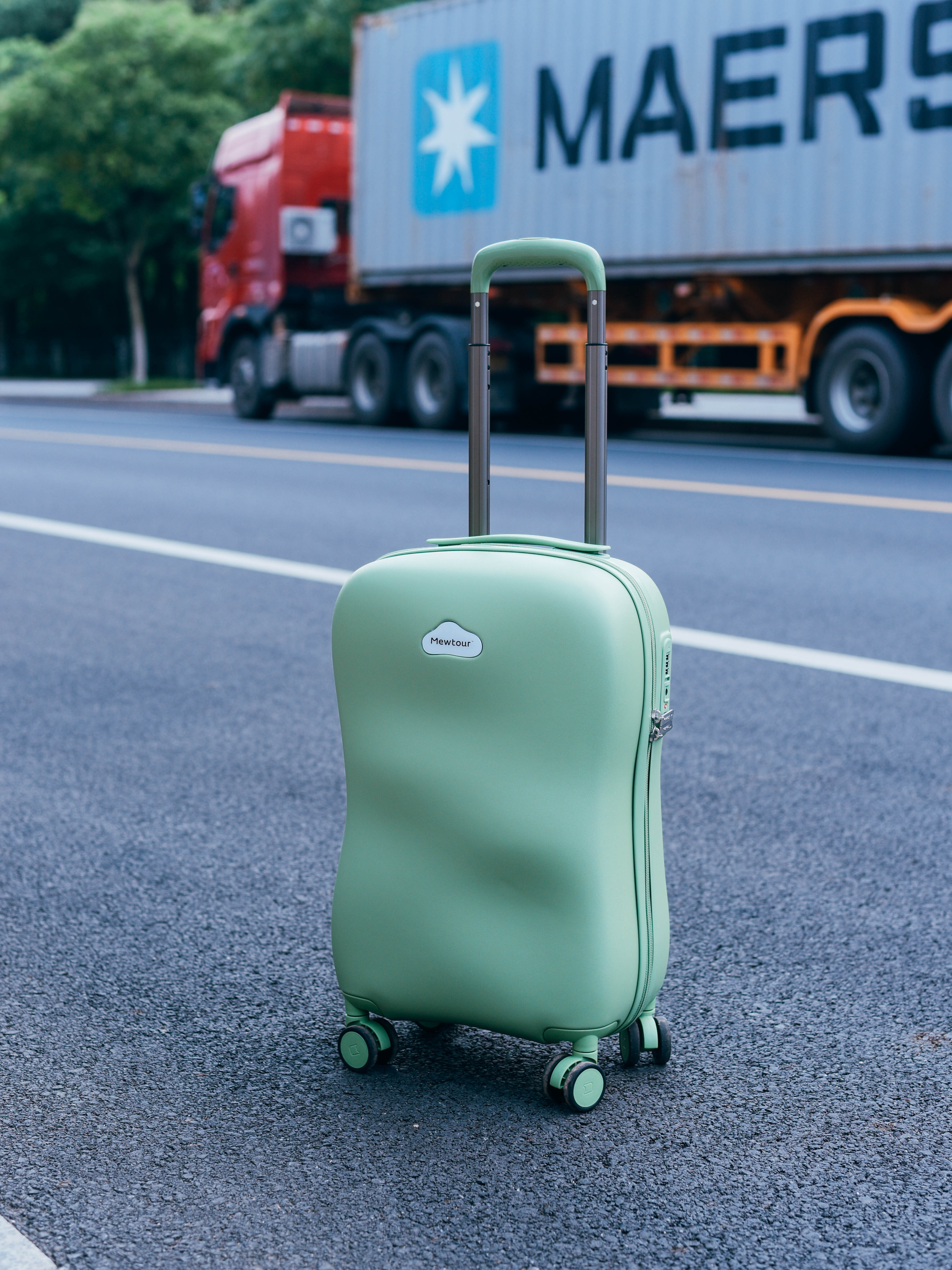 行李箱什么尺寸可以带上飞机-飞机上随身携带拉杆箱尺寸