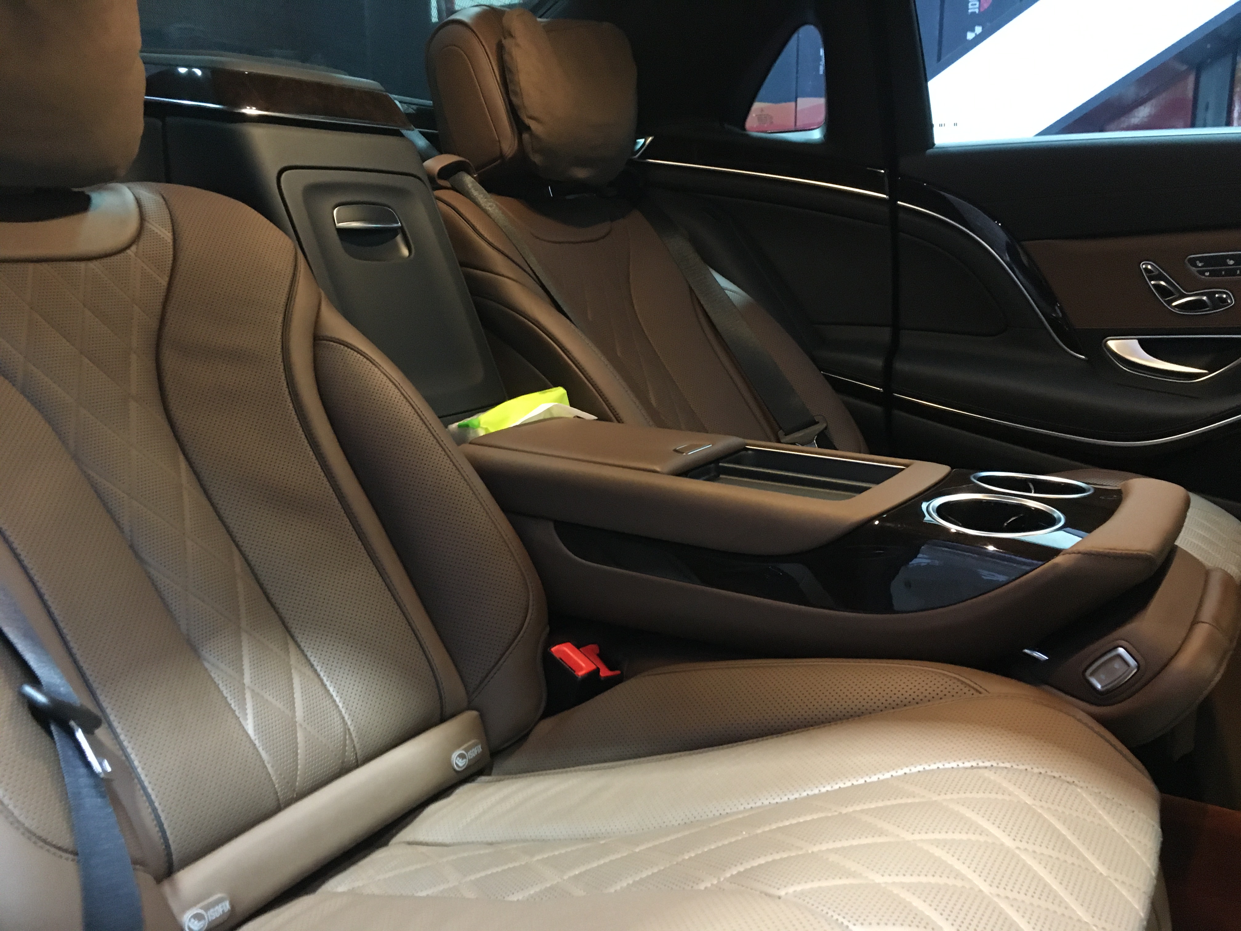 沉稳大气始终还是迈巴赫s级才有的样子迈巴赫s450五座改四座头等舱级