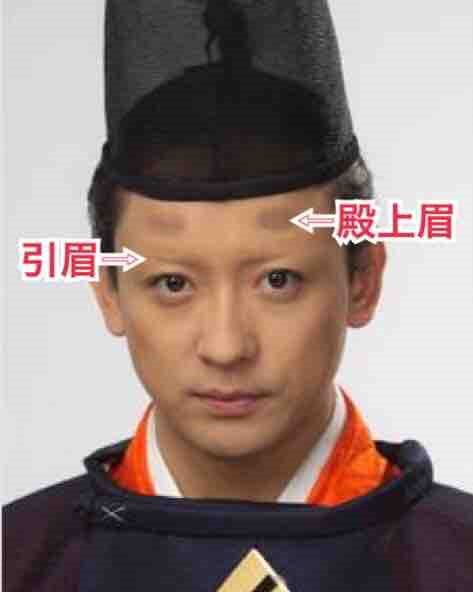 这种剃掉眉毛又添上眉毛的妆容已经有些接近咱们的话题了.