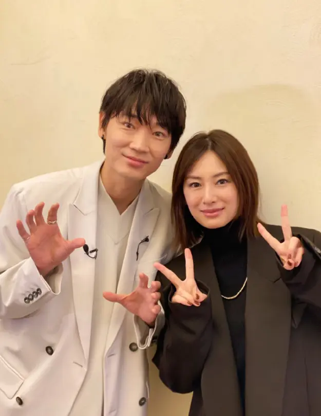 日剧日影资讯 北川景子 初恋 海报公开 草刈正雄 爷爷与猫 日剧收视率 哔哩哔哩