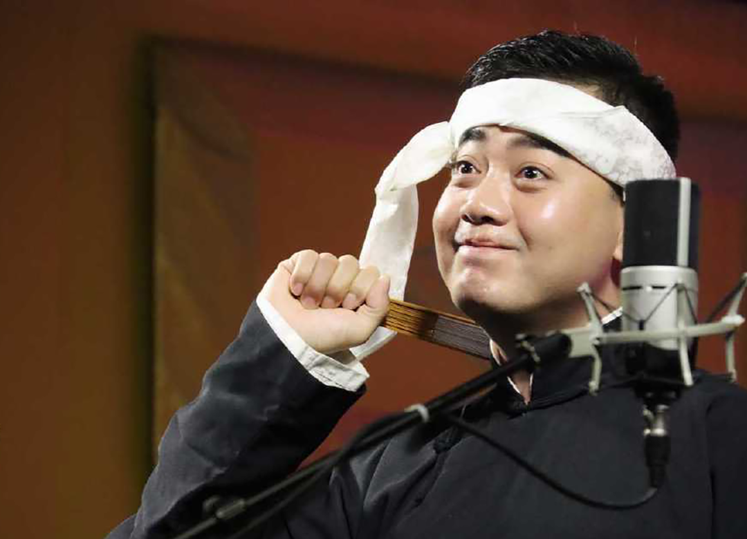 孔云龙扒马褂威力不减喜剧人舞台撒泼打滚楞把直男变成了憨憨