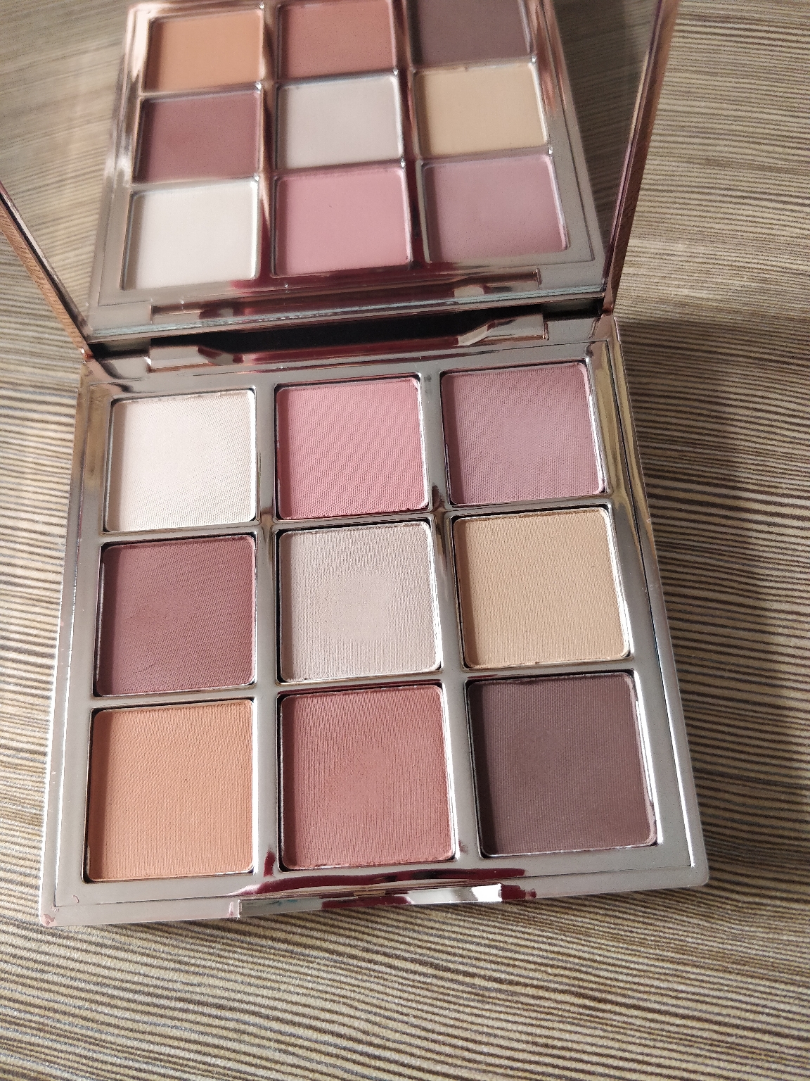 北欧性冷淡风大爱号称神仙配色的国货眼影盘nome诺米梦幻闪耀九色眼影